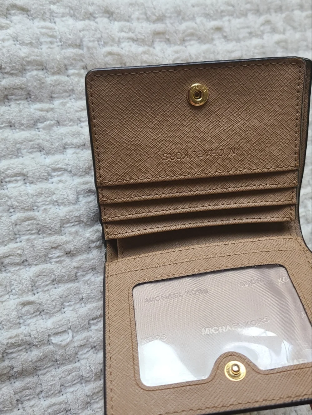 MICHAEL KORS Pebbled Leather Small Wallet in Beige with Gold Logo - Picture 7 of 12